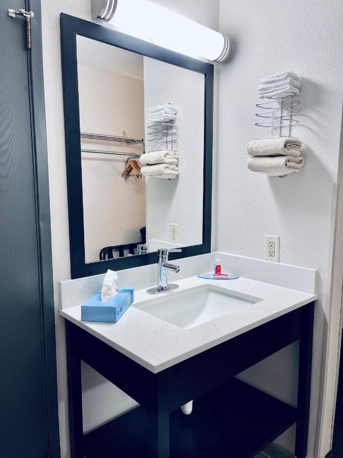 Econo Lodge 윌리스턴 외부 사진